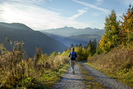 Woman in the mountains hiking in the Murau-Kreischberg region (c) Ikarus