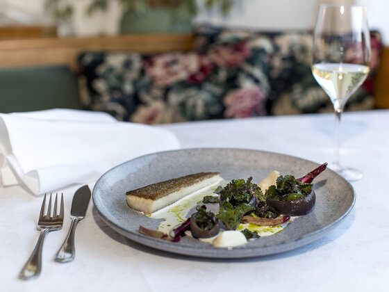 Appetizer with wine accompaniment (c) Tom Lamm