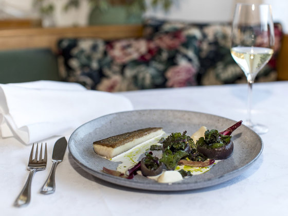 Appetizer with wine accompaniment (c) Tom Lamm