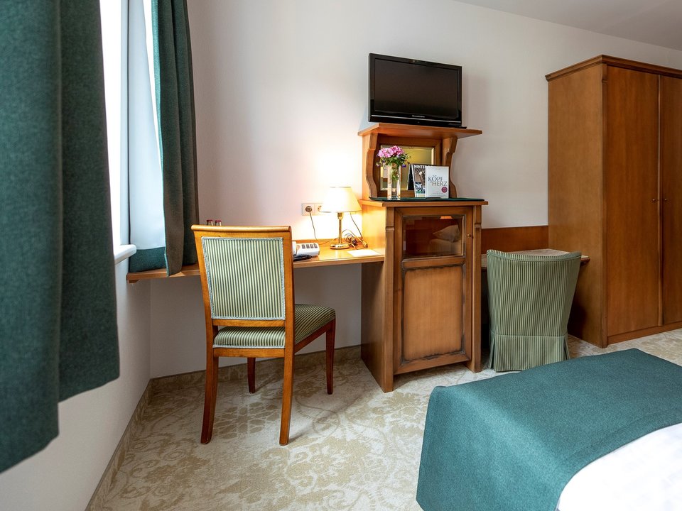 Table in hotel double room 4* in Hotel Lercher Table in hotel double room 4* in Hotel Lercher