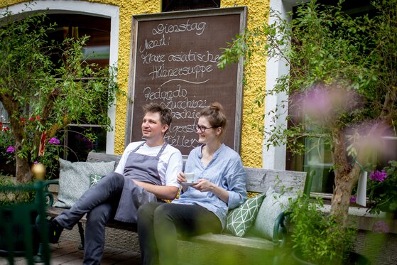 Anna Lercher and Daniel Leitner in front of the hotel.