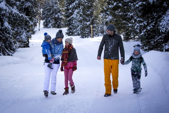 Winter walk with the family in the region of Murau Gasthof Hotel Lercher (c) Tom Lamm