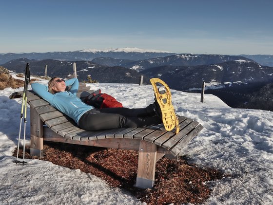 Rest during winter hiking on the Frauenalpe (c) WEGES