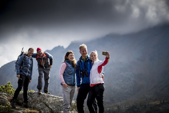 Friends hiking in the Murau-Kreischberg region (c) Tom Lamm