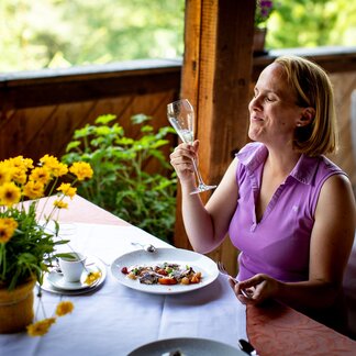 Enjoyment on the terrace (c) TVB Murau - Tom Lamm