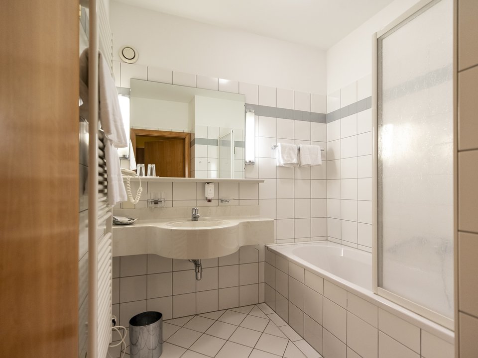 Bathroom in hotel Family room 4* in Hotel Lercher Bathroom in hotel Family room 4* in Hotel Lercher